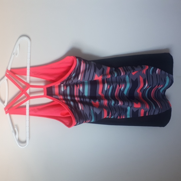 Workout Top with Built-in Bra - Size M - Picture 4 of 5
